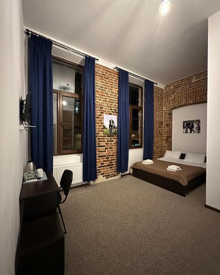 Hotel Rover リヴィウ エクステリア 写真